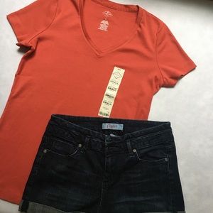 SUMMER OUTFIT BUNDLE! Denim Shorts + NWT top!